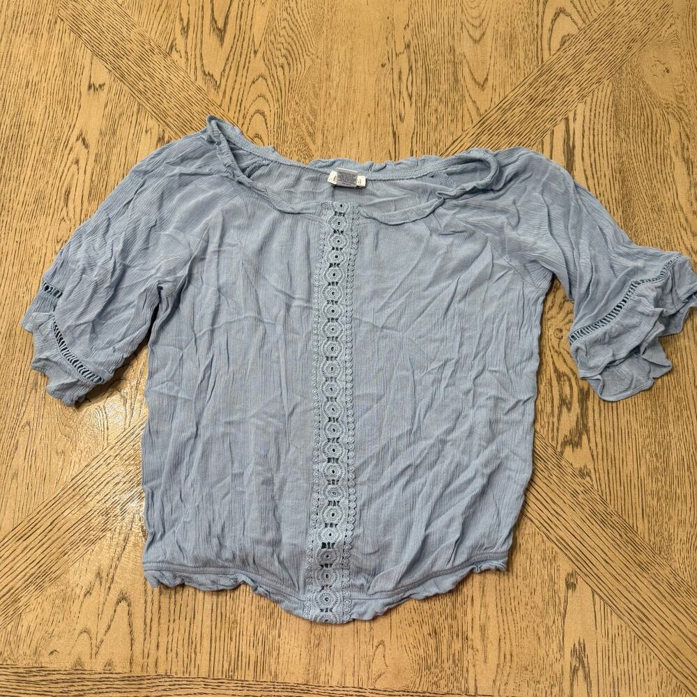 Linda Leal Women’s Medium Blue‎ Bell Sleeve Blouse